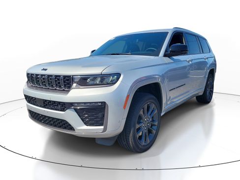New 2026 Jeep Grand Cherokee L Limited AWD/4WD image 4
