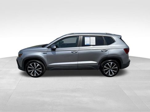 Used 2024 Volkswagen Taos SE FWD image 4