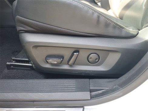 Used 2023 Nissan Rogue SL w/ SL Premium Package image 16