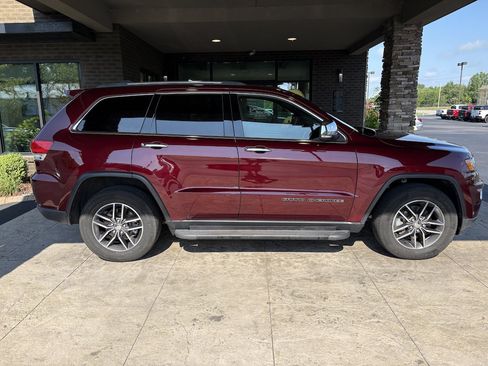 Used 2018 Jeep Grand Cherokee Limited AWD/4WD image 5