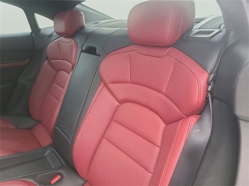 Used 2023 Porsche Taycan image 11