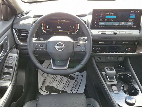 New 2025 Nissan Rogue Platinum image 7