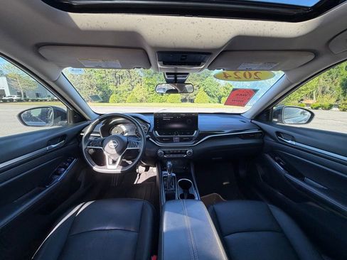 Certified 2024 Nissan Altima 2.5 SR w/ SR Premium Package FWD image 30