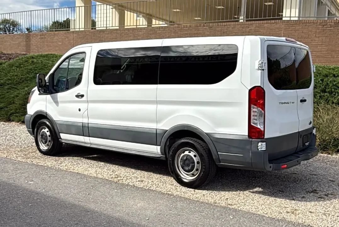 Used 2017 Ford Transit 150 XL RWD image 5