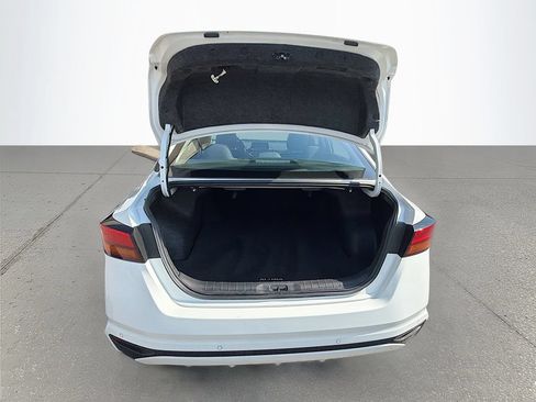 Used 2025 Nissan Altima 2.5 SV FWD image 13