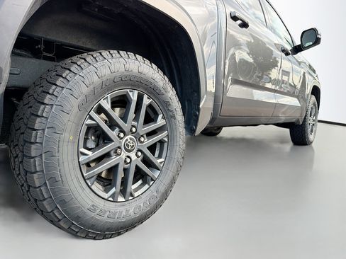 Used 2023 Toyota Tundra SR5 w/ SR5 Convenience Package AWD/4WD image 15