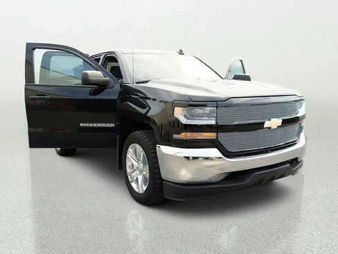 Used 2019 Chevrolet Silverado 1500 Custom w/ Custom Convenience Package AWD/4WD image 9