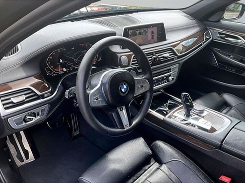 Used 2020 BMW 740i w/ M Sport Package RWD image 17