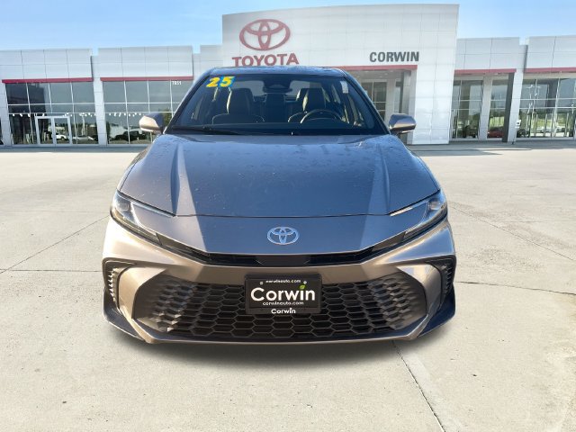 Used 2025 Toyota Camry SE FWD image 8