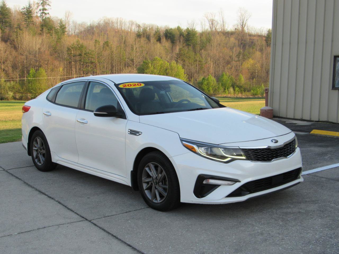 Used 2020 Kia Optima LX FWD image 2