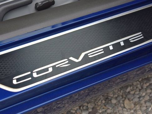 Used 2005 Chevrolet Corvette Coupe w/ Preferred Equipment Group RWD image 28