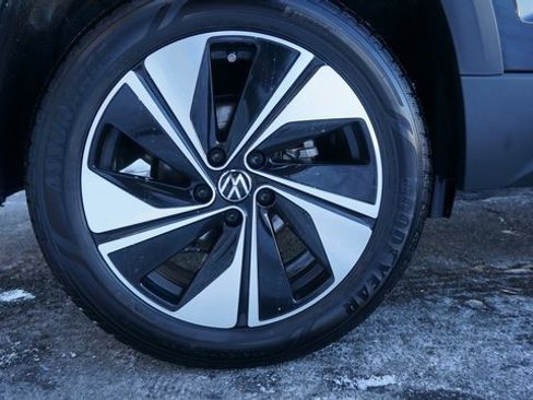 Certified 2025 Volkswagen Taos SE w/ Panoramic Sunroof Package image 85