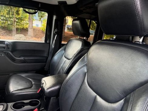 Used 2015 Jeep Wrangler Unlimited Sahara w/ Max Tow Package AWD/4WD image 20