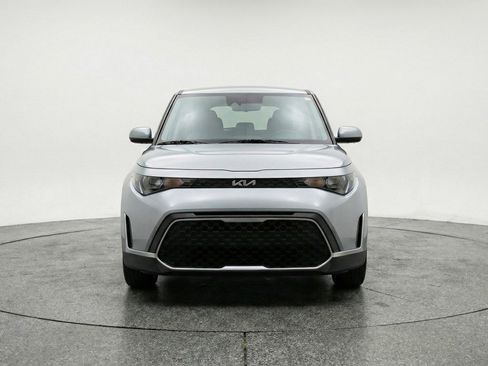 Used 2025 Kia Soul LX w/ LX Technology Package image 2