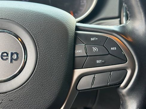Used 2022 Jeep Grand Cherokee Laredo X RWD image 28