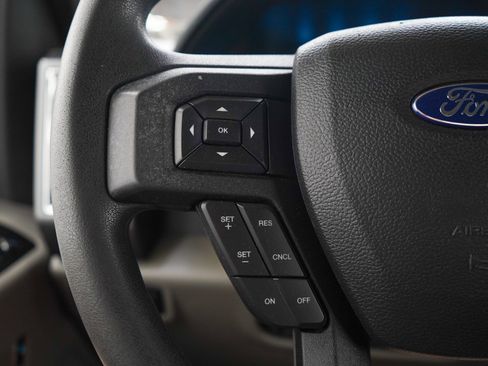 Used 2015 Ford F150 XLT AWD/4WD image 22