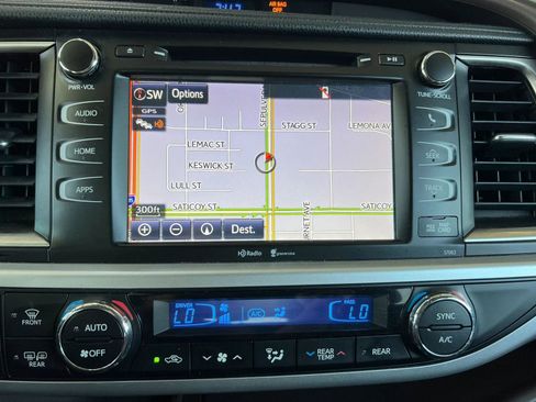 Used 2015 Toyota Highlander XLE FWD image 21