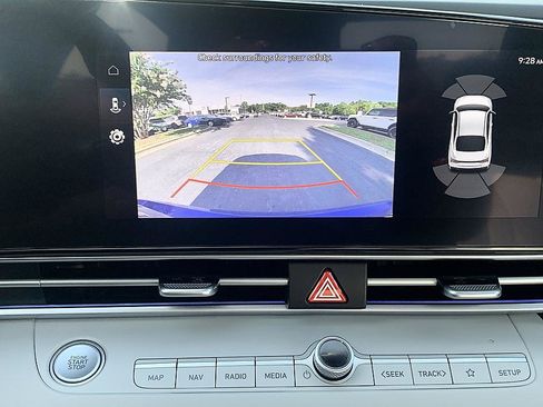 Used 2024 Hyundai Elantra Limited FWD image 17