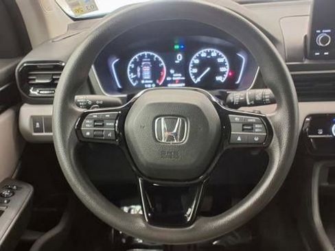 Used 2023 Honda Pilot LX image 25
