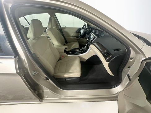 Used 2017 Honda Accord EX image 29