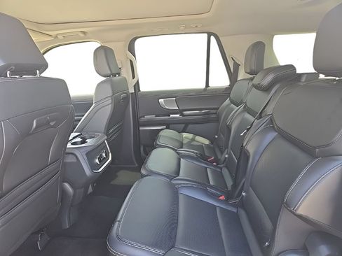 Used 2025 Ford Expedition Max Platinum AWD/4WD image 32