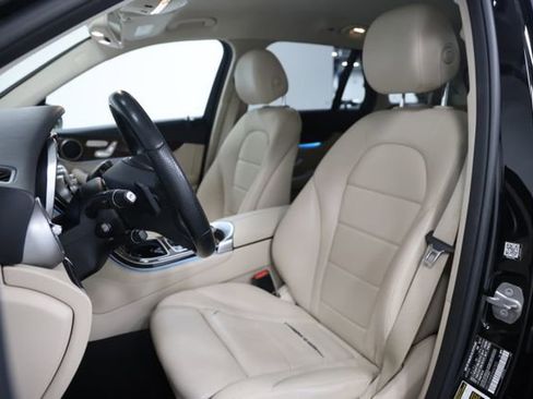 Used 2018 Mercedes-Benz GLC 300 4MATIC image 24