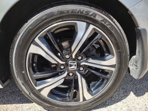 Used 2017 Honda Civic Touring image 28