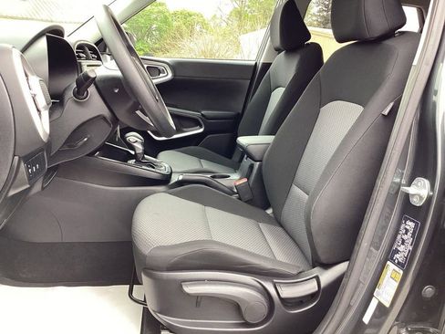 Used 2025 Kia Soul LX w/ LX Technology Package FWD image 15