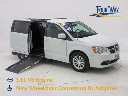 Used 2016 Dodge Grand Caravan SXT w/ UConnect Hands-Free Group