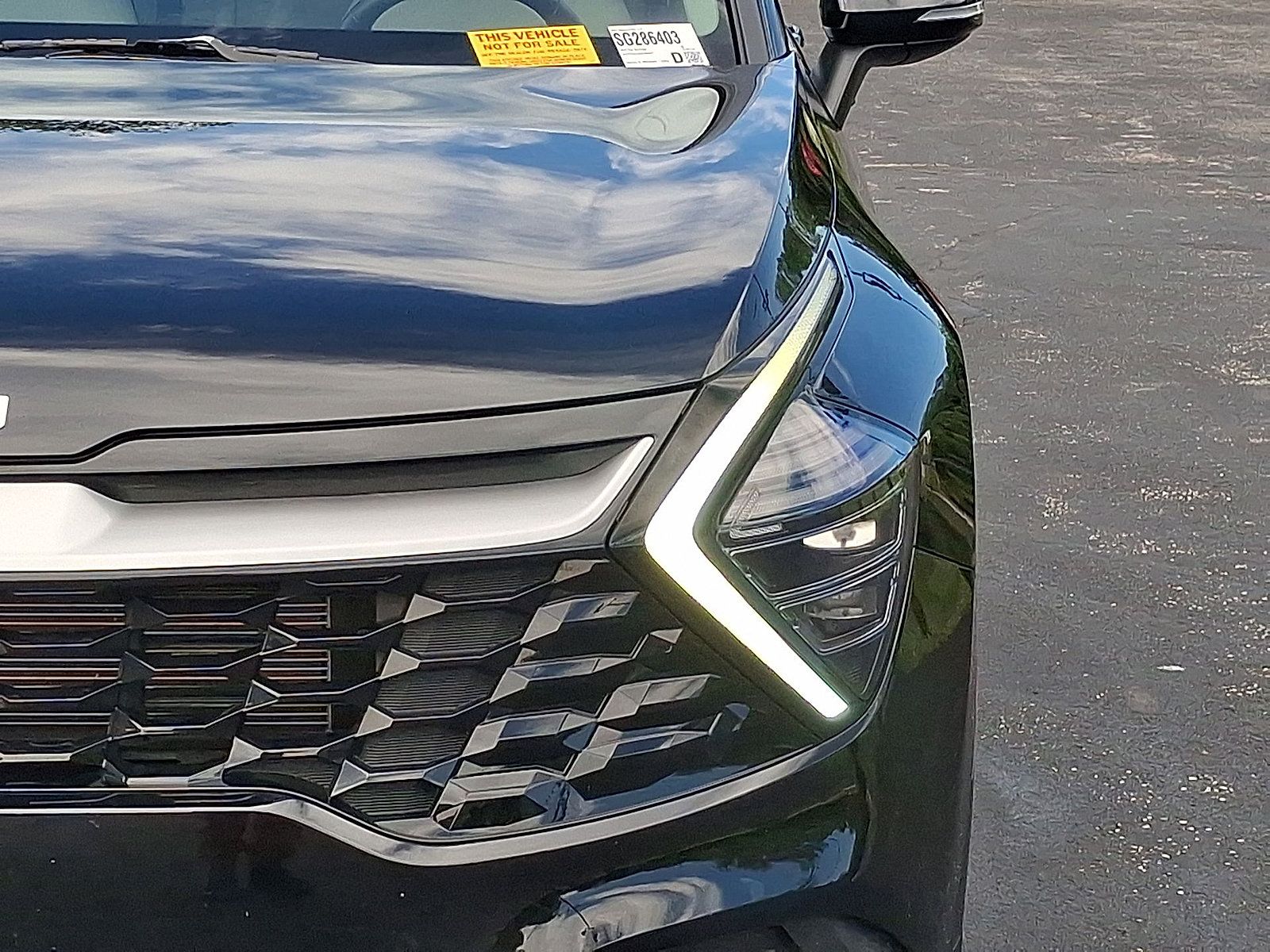 Used 2025 Kia Sportage EX FWD image 28
