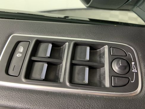 Used 2017 Jaguar F-PACE R-Sport image 33