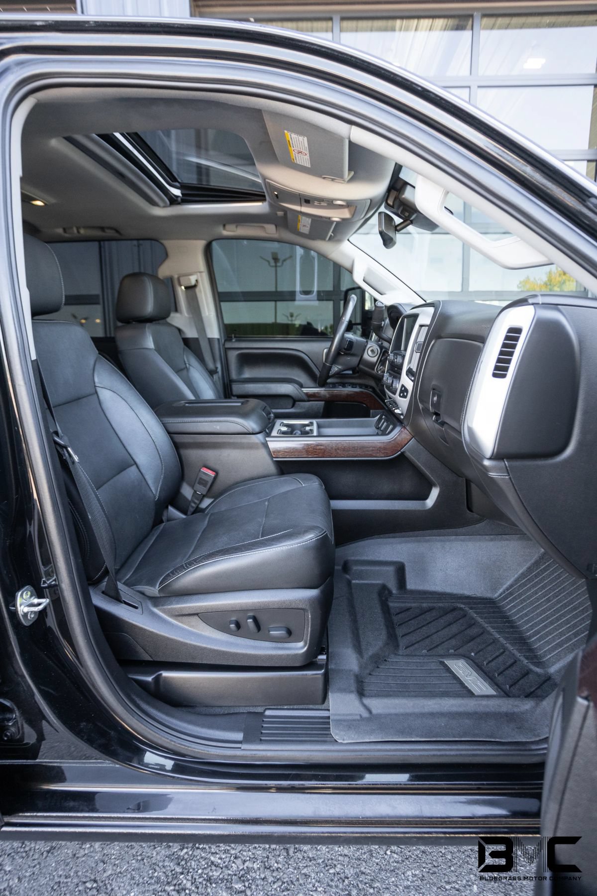 Used 2019 GMC Sierra 3500 SLT w/ Driver Alert Package AWD/4WD image 16