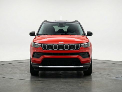 Used 2025 Jeep Compass Limited image 2