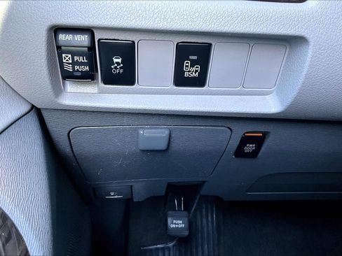 Used 2017 Toyota Sienna XLE FWD image 34