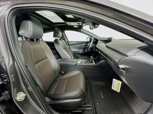 New 2026 MAZDA MAZDA3 Hatchback w/Premium Plus Pkg image 29