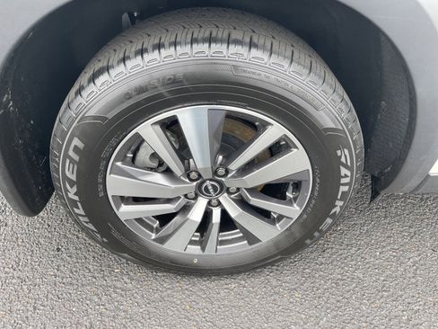 Used 2023 Nissan Pathfinder SL w/ Black Appearance Package image 21