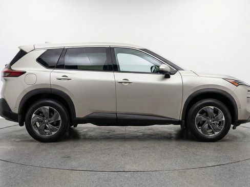 Used 2025 Nissan Rogue SV image 11