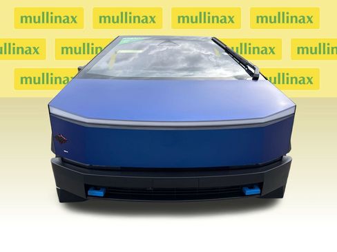 Used 2025 Tesla Cybertruck AWD Crew Cab image 10