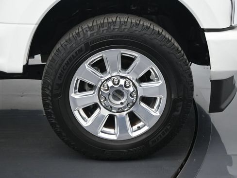 Used 2022 Ford F250 Platinum w/ FX4 Off-Road Package AWD/4WD image 25