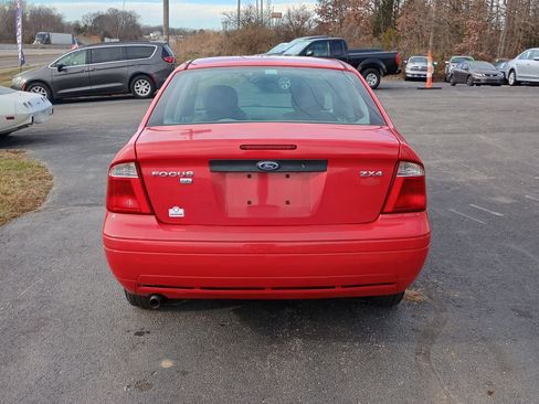 Used 2005 Ford Focus ZX4 image 4
