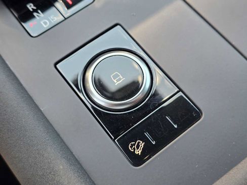 Used 2025 Land Rover Discovery Dynamic SE AWD/4WD image 37