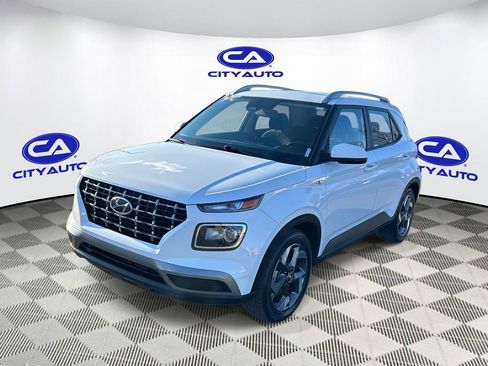 Used 2023 Hyundai Venue SEL image 9