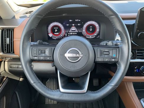 Used 2024 Nissan Pathfinder Platinum FWD image 12