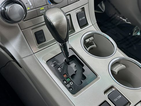 Used 2012 Toyota Highlander SE w/ Tow Pkg image 17