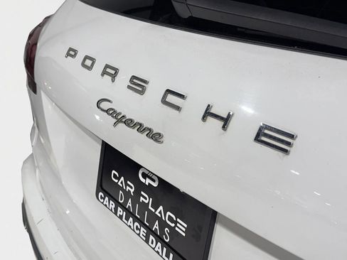 Used 2018 Porsche Cayenne w/ Premium Package image 38