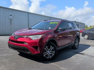 Used 2018 Toyota RAV4 LE FWD video 1