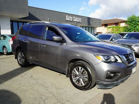 Used 2017 Nissan Pathfinder SL FWD image 4