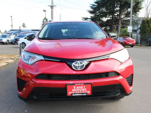 Used 2016 Toyota RAV4 LE image 2