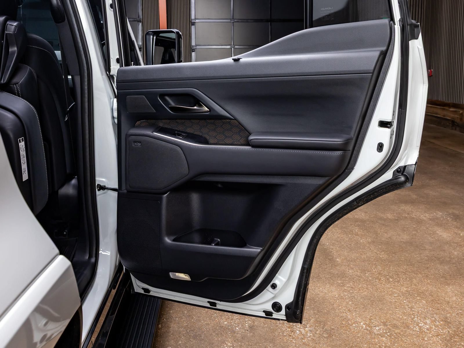Used 2025 Lexus GX 550 w/ Accessory Package (31) AWD/4WD image 41