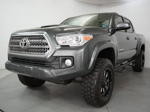 Used 2016 Toyota Tacoma TRD Sport w/ Premium & Technology Package image 3